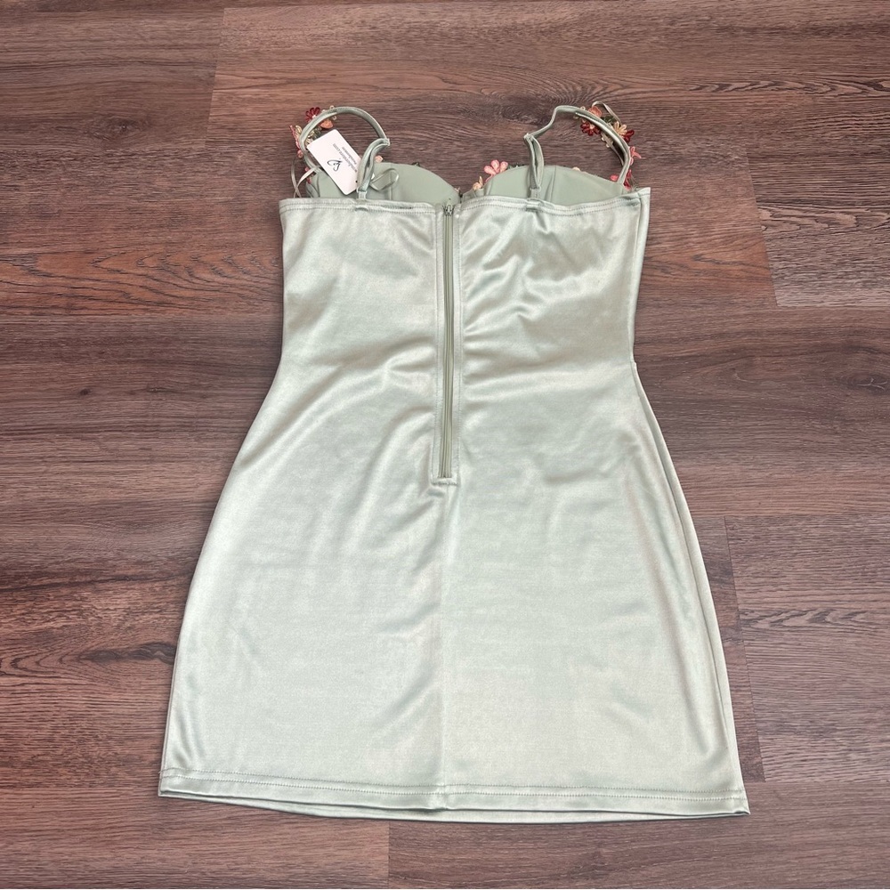NWT Windsor Floral Satin Mini Dress Large Green Bodycon Sweetheart Embroidered - Picture 8 of 12